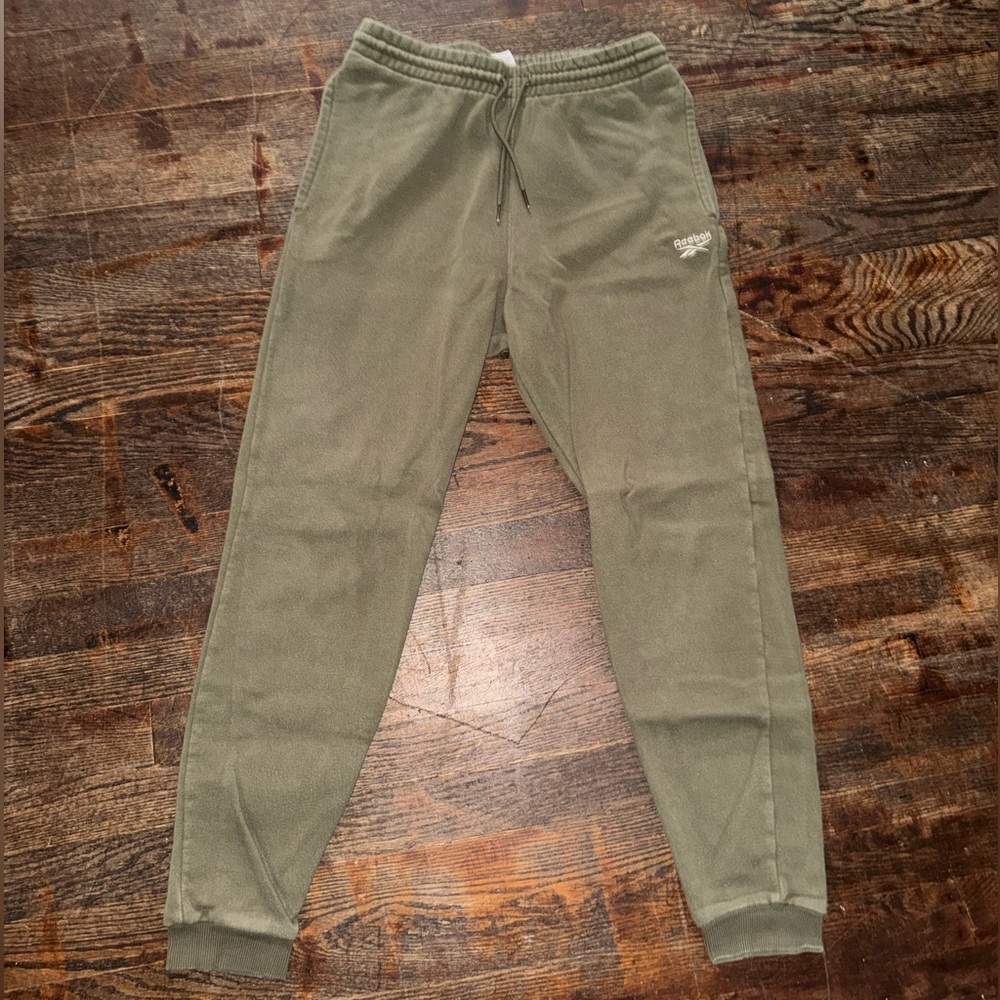 Reebok men's fleece jogger sweatpants in olive green. Size small. Used.